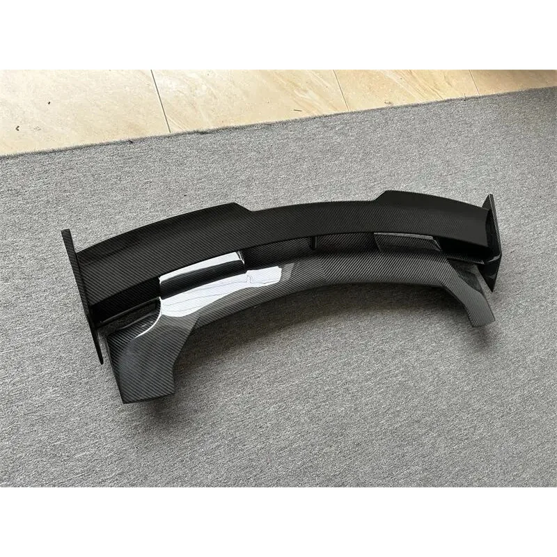 

Sturdy Dry Carbon Bumper Lip Spoiler URUS S Style Rear Wing