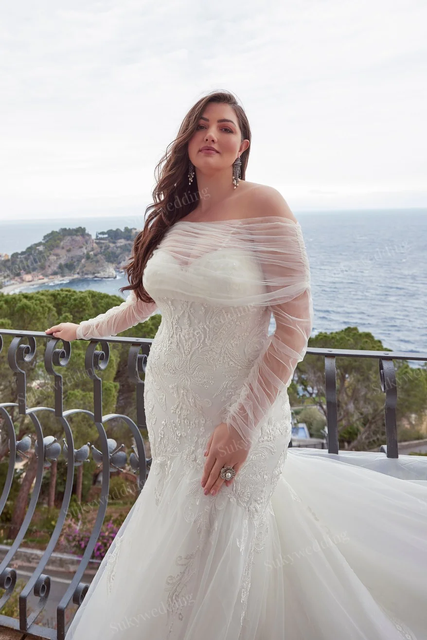 Elegant Plus Size Mermaid Lace Wedding Dresses Sheer Long sleeve V Neck Backless Sweep Train Bride Bridal Gowns robe de mariée