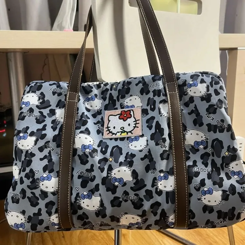 2025 Retro New Short Distance Travel Bag for Women, Fashion Leopard Pattern Hello Kitty, Large Capacity Storage Hand Luggage Bag