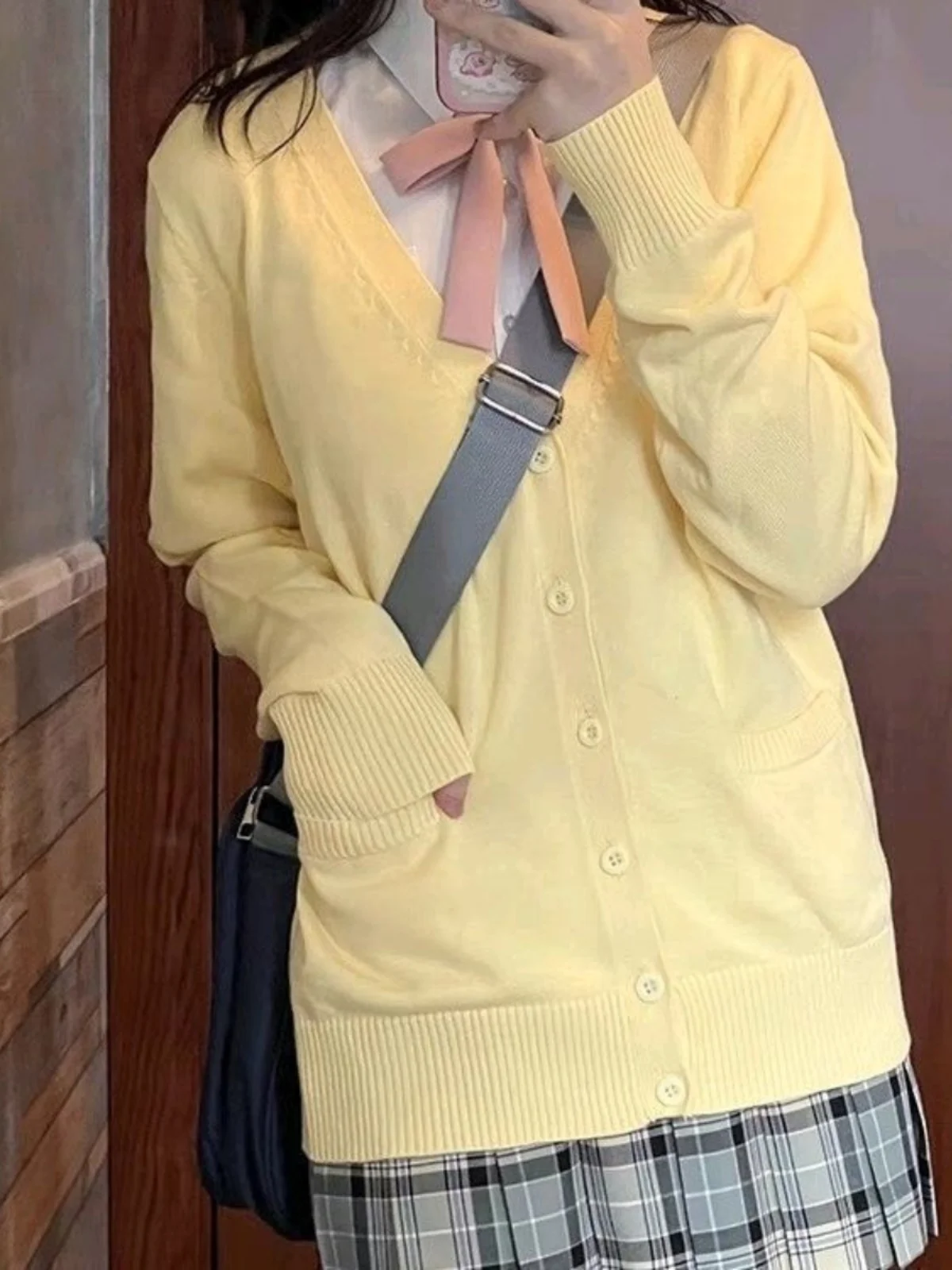 ゆったりとした長袖ニットピンクセーター JK制服風 レディース オープンカーディガンコート 秋シーズン スイートスタイル Vネック