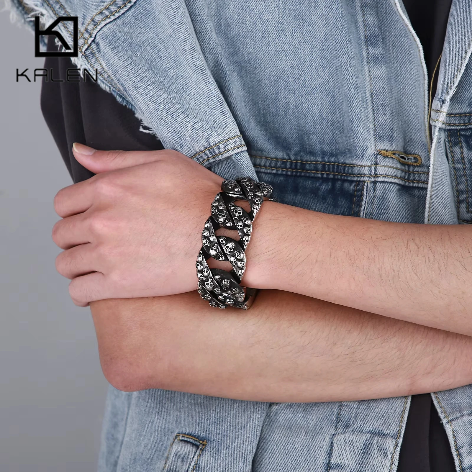 

Kalen 32mm Wide Gothic Heavy Cuban Chain Bracelet for Men Punk Domineering Skull Charms Accessory Duty Biker Jewelry Gifts