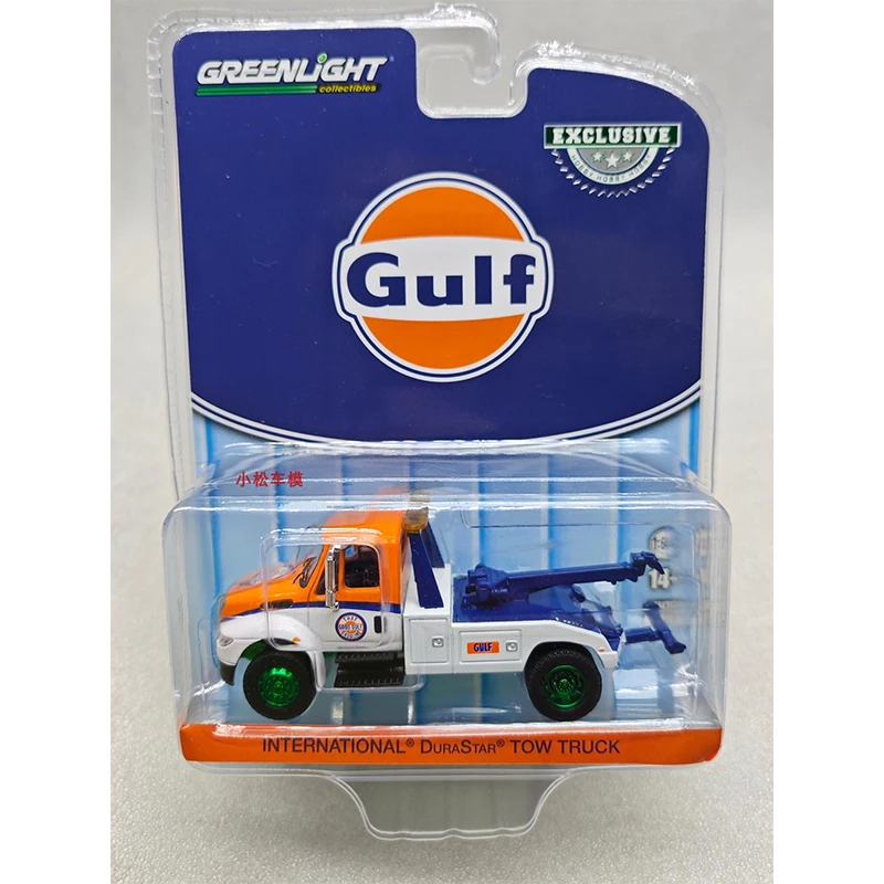 

Green light limited green tire version 1:64 T2 crane 4400 transport truck GTI-Gulf version skyline simulation alloy car model