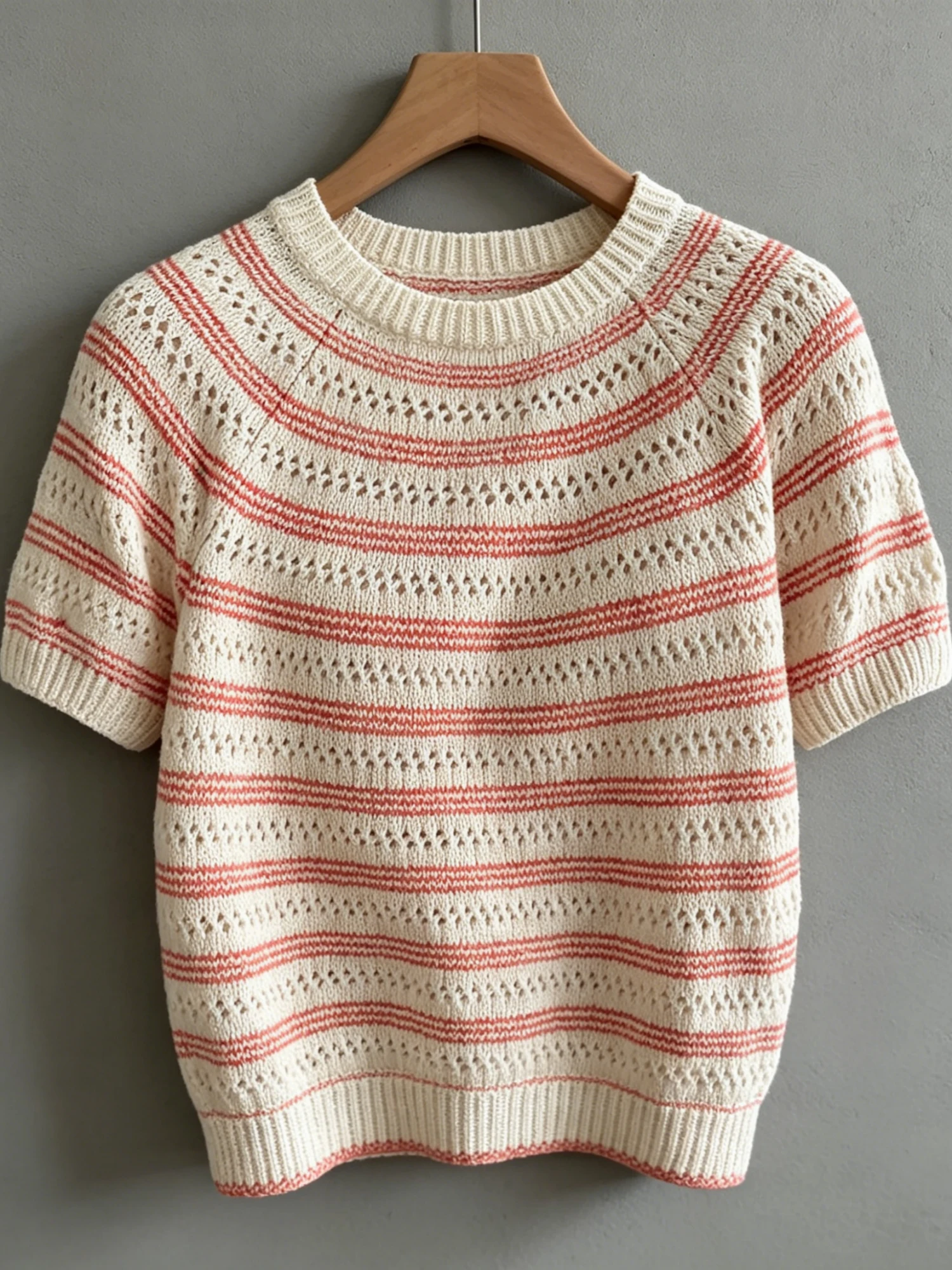 

Women's plus size contrasting striped hollow knit short sleeved T-shirt, elegant and fashionable for spring and summer