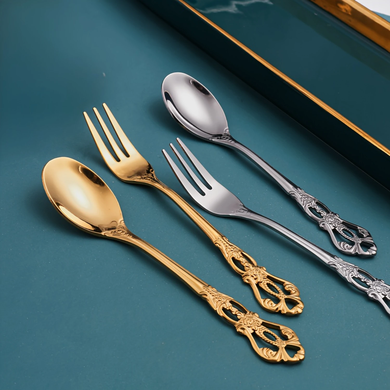 8/16pcs, Vintage Royal Stainless Steel Cutlery Set, Silvery & Golden Embossed Dessert Spoons And Fruit Forks, Creative Mixing Sp