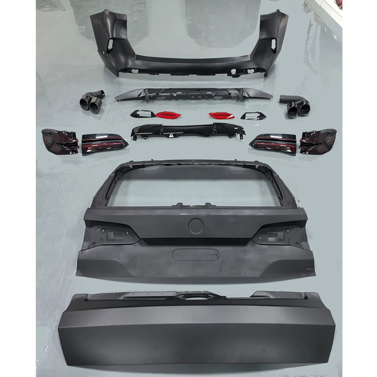 For BMW X5 F15 2013-2018 change to 2024 X5M style high quality bumpers bodykit with Fender Hood.