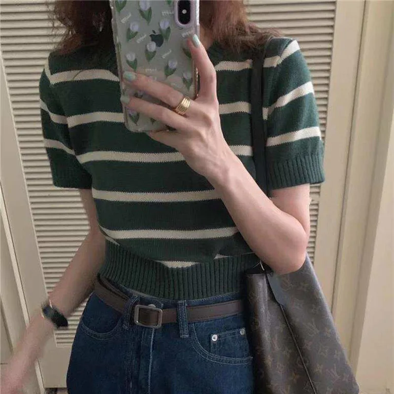 

Retro Korean Sle Ice Silk Stripe Knit ort Sve round Ne Pullover T-irt Women's Faionable Versatile Top Summer Wear