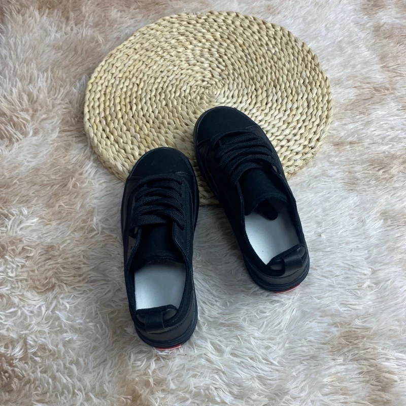 Black low top canvas shoes, pure black casual board shoes, available in sizes 36-4, versatile. Small black shoes are breathable,