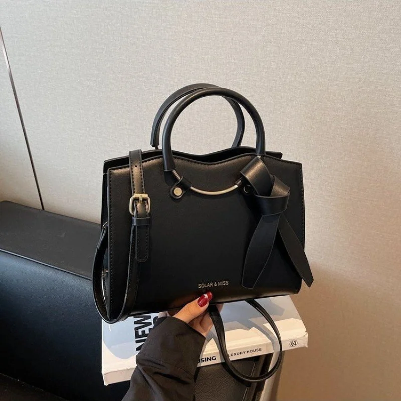 

Elegant Ladies Leather Messenger Bag Women's Handbag From Luxury Brand By Famous Desinger Popular Classic