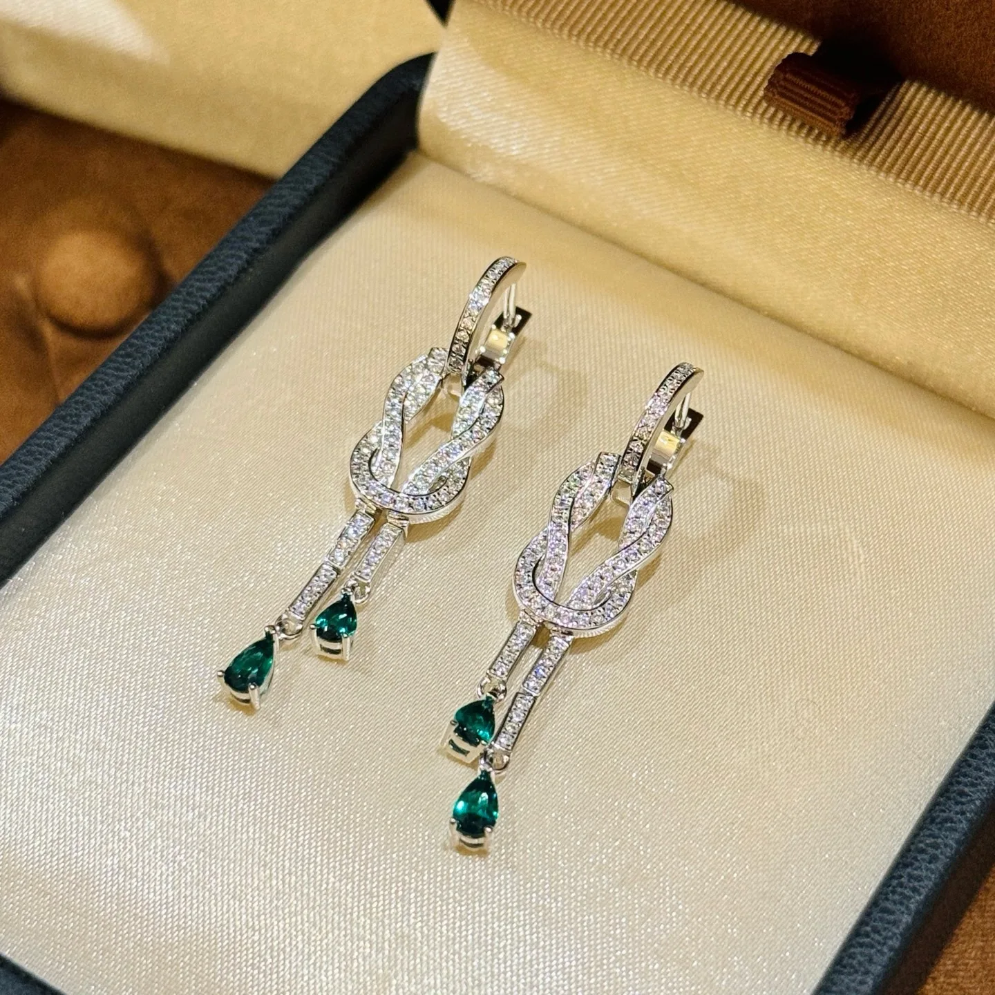 925 Sterling Light Luxury Green Crystal Teardrop Tassel Stud Earrings Full Rhinestone Versatile Earrings Women Jewelry Gift