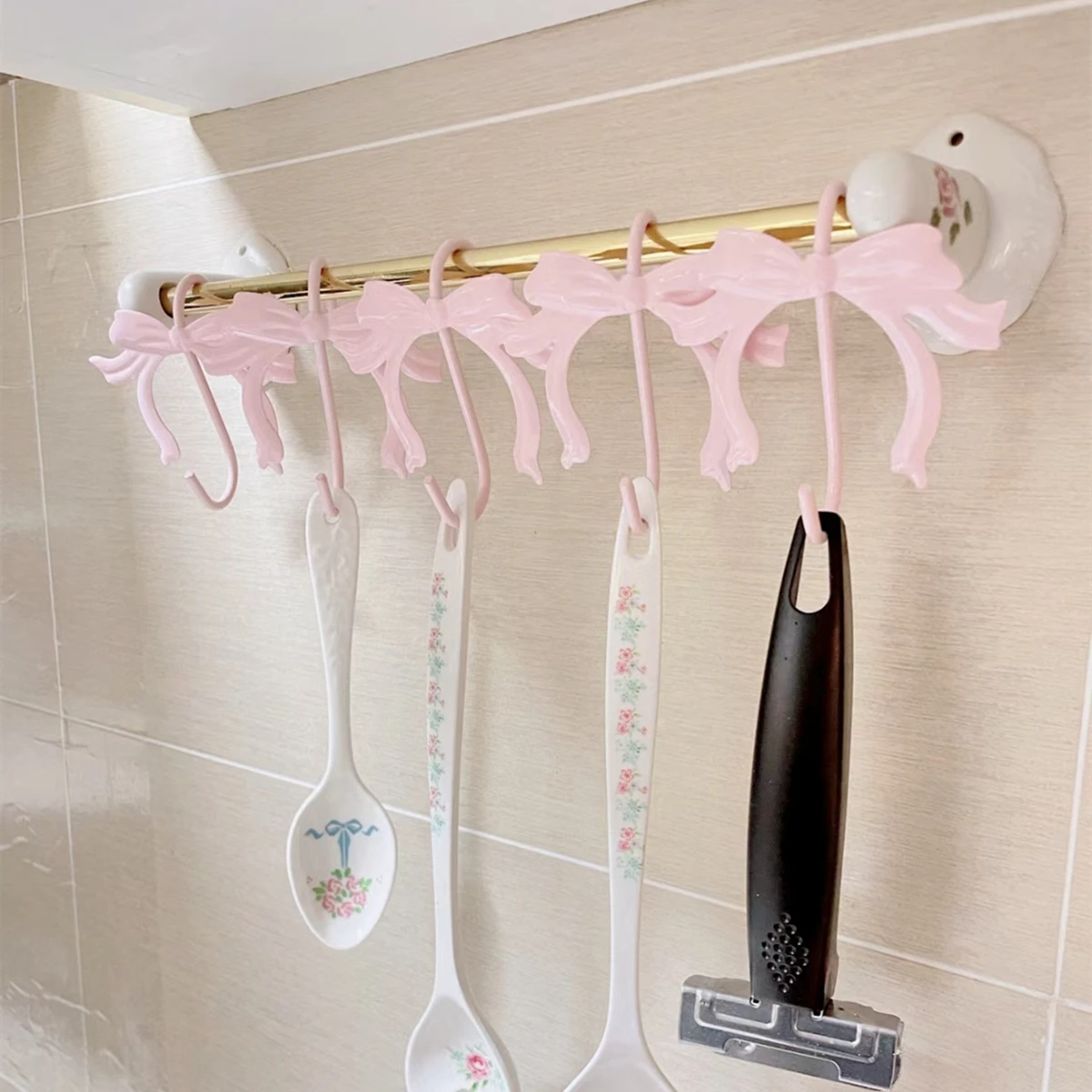 

Decorative Bow Hook Cute Pink Hook Kitchen Decoration Storage