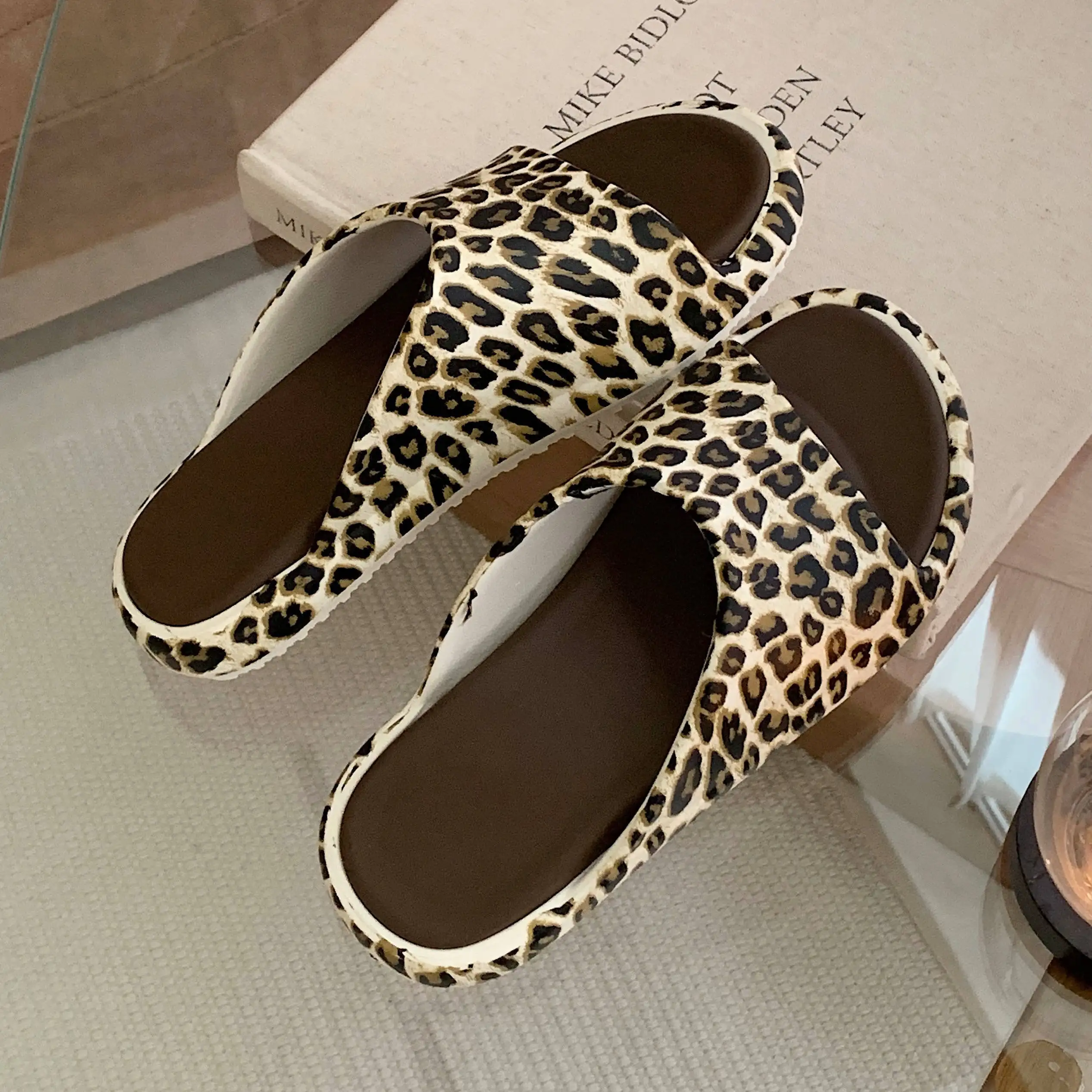 

Summer Personalized Fashion Leopard Slippers Women's Vacation Style Non-slip Beach Shoes Soft Simple Versatile