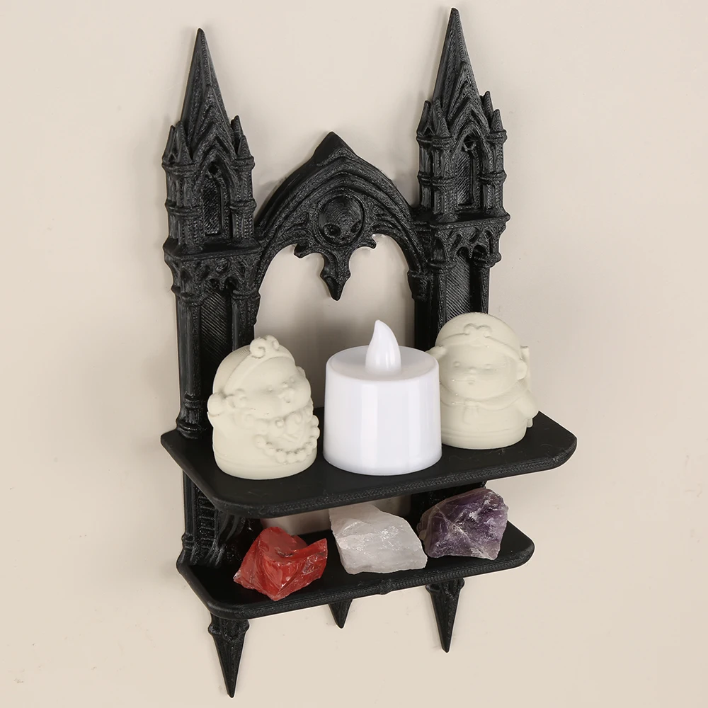 Grenzüberschreitendes Gothic Castle – geformtes Wandregal. Es präsentiert das Aussehen eines Gothic-Schlosses in Schwarz, mit Doppelt