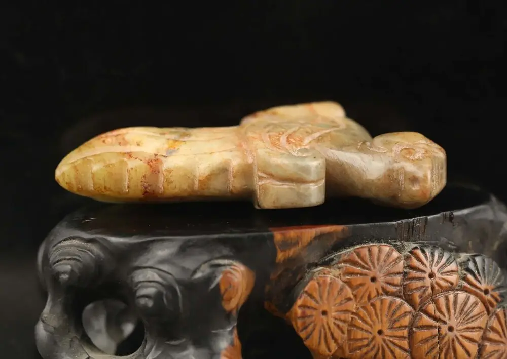 Old natural jade hand-carved statue of bird pendant