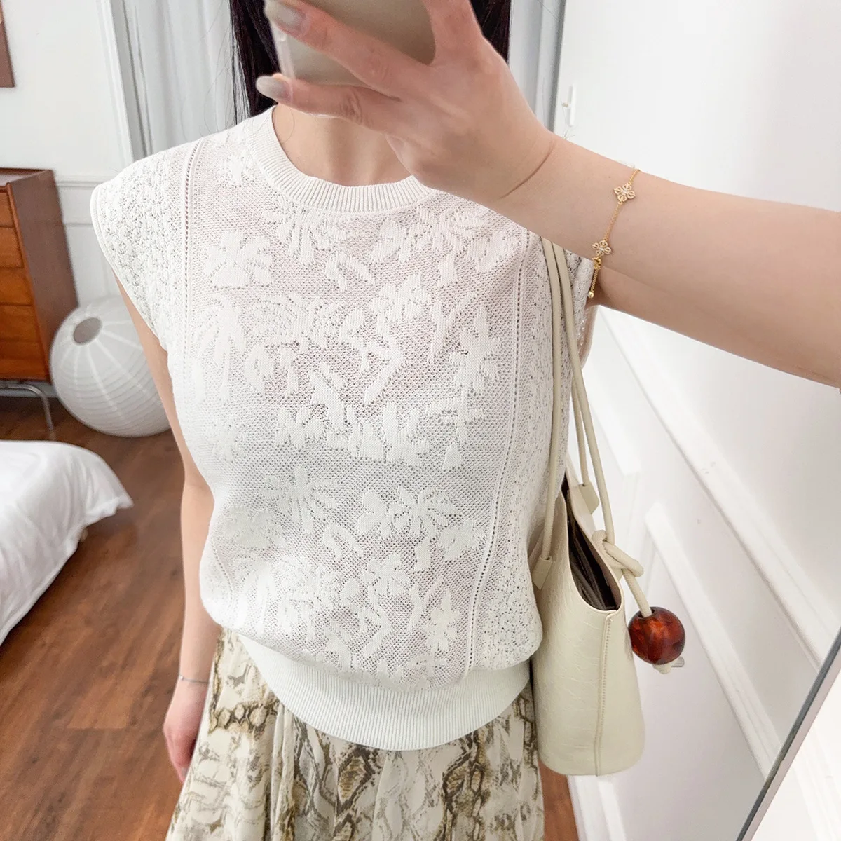 

French Style Elegant Sweater Vest Women Knitted Cotton Linen Floral Embroidered Sleeveless White Lace Casual Ladies Knit Vest