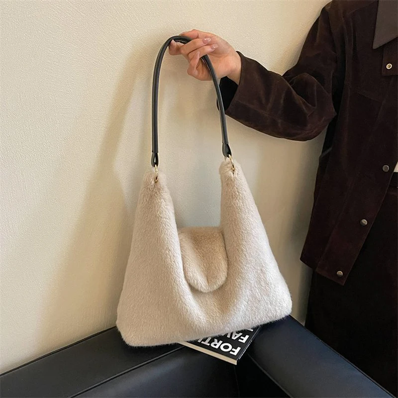 Picture 4: Deer Patterned Plush Bag Shoulder Bags Large Capacity Bolsa Fashion New Tote Bolsas Feminina Sac Femme Faux Fur Bolsos mujer