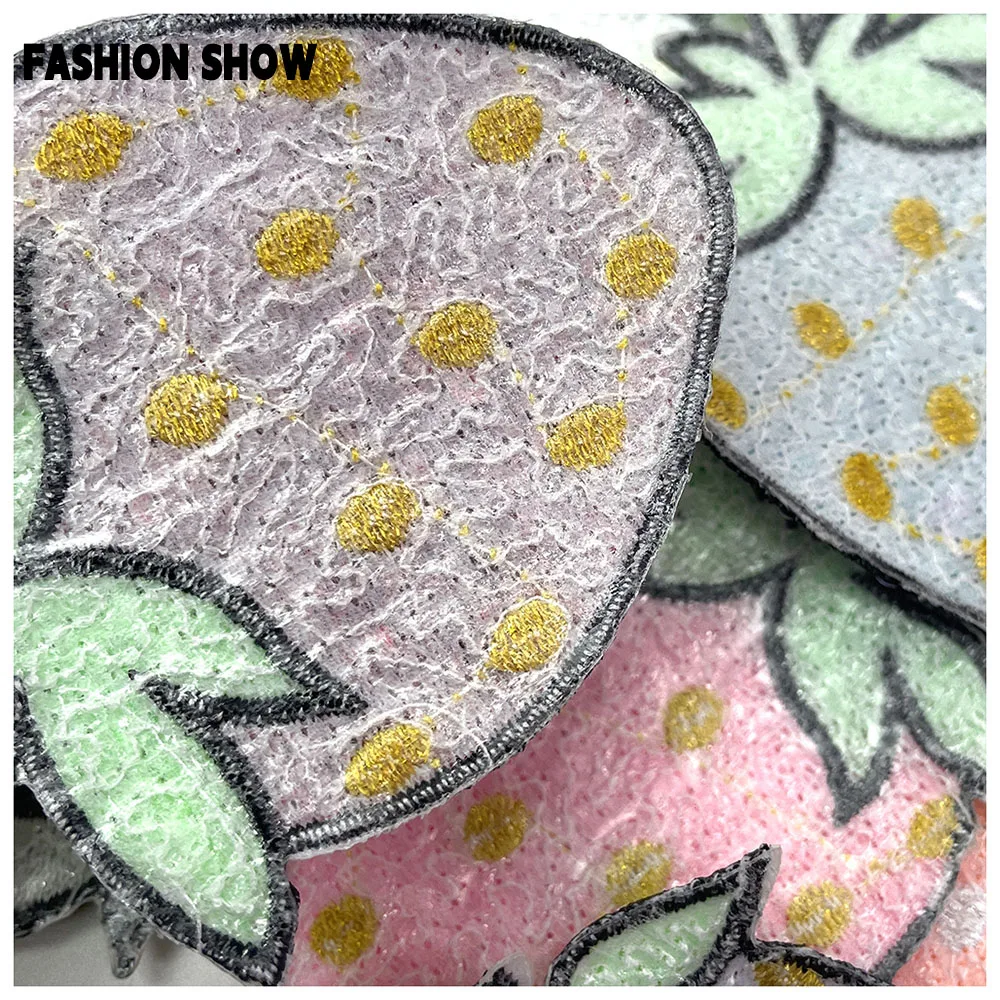 [Paquets de fraises scintillants] autocollants de broderie à paillettes douces et épicées pour pulls et jeans décoration DIY autocollants en tissu de broderie scintillant accessoires de matériaux faits à la main peuvent être repultés et cousus