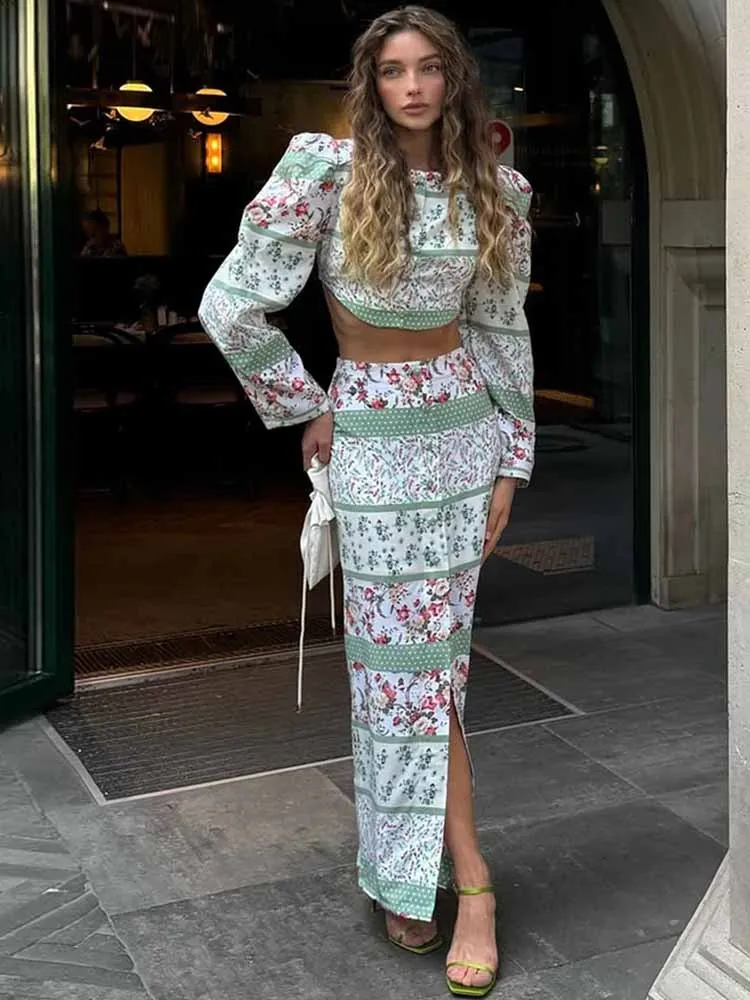 

MCDV Осеннее платье с принтом, комплект из 2 предметов, женский укороченный топ с длинными рукавами и открытой спиной, макси-юбка с разрезом и высокой талией, элегантный комплект для отпуска, 2025 г.