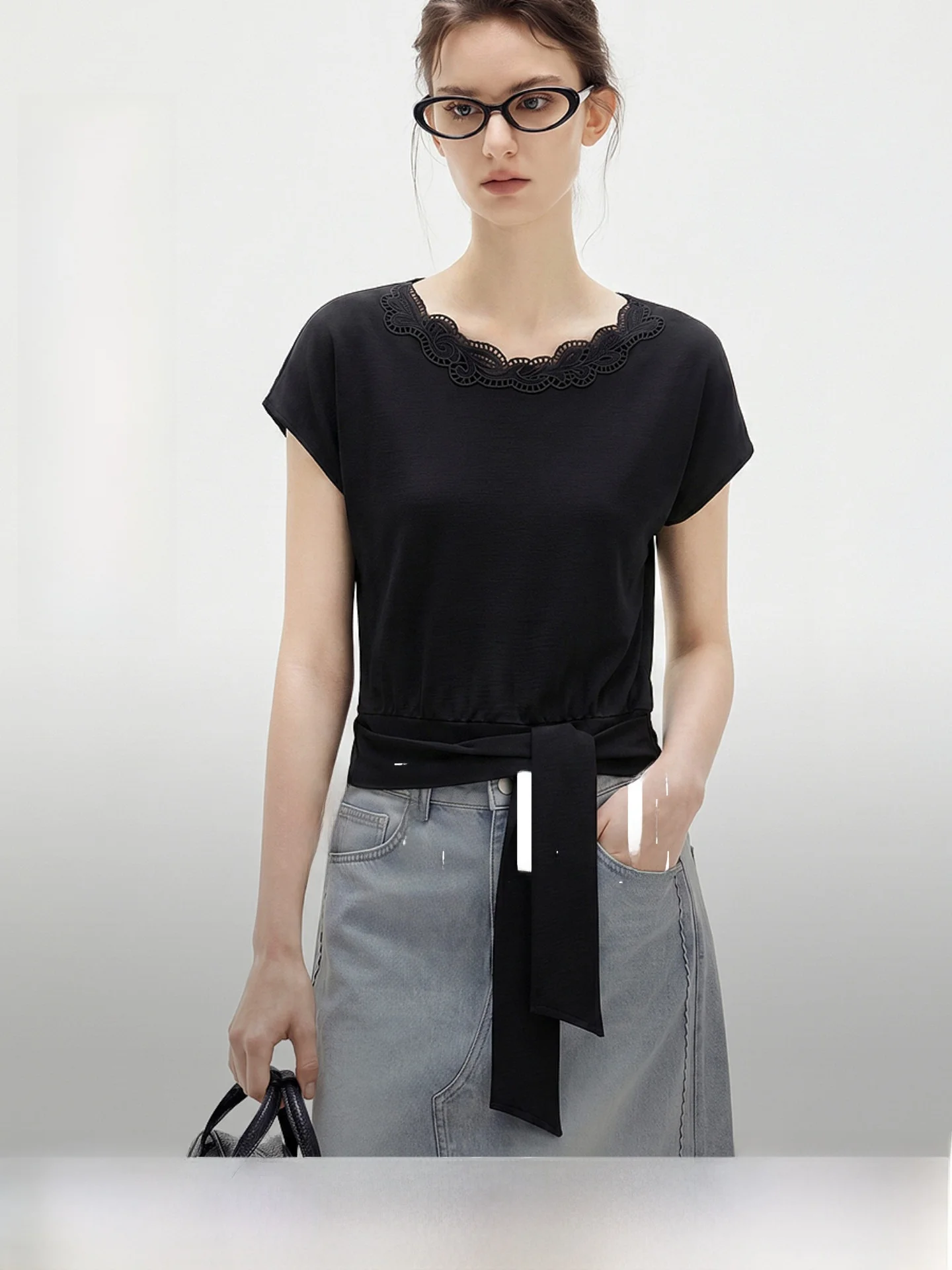 

Elle Black Elegant Tie-Detail Halter Neck Short Sleeve Women's T-Shirt Summer 2026 Fashionable Scarlett Top Ladies' Clothing