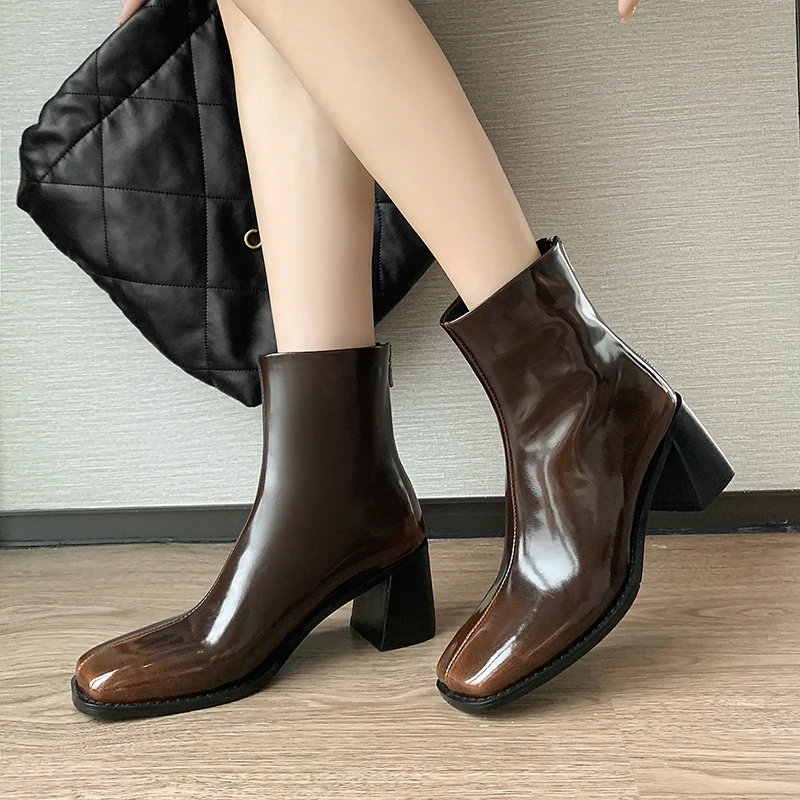 Botas de couro genuíno para mulheres, toe quadrado preto, saltos volumosos, curtos, casuais, senhoras, outono, inverno, novo, moda