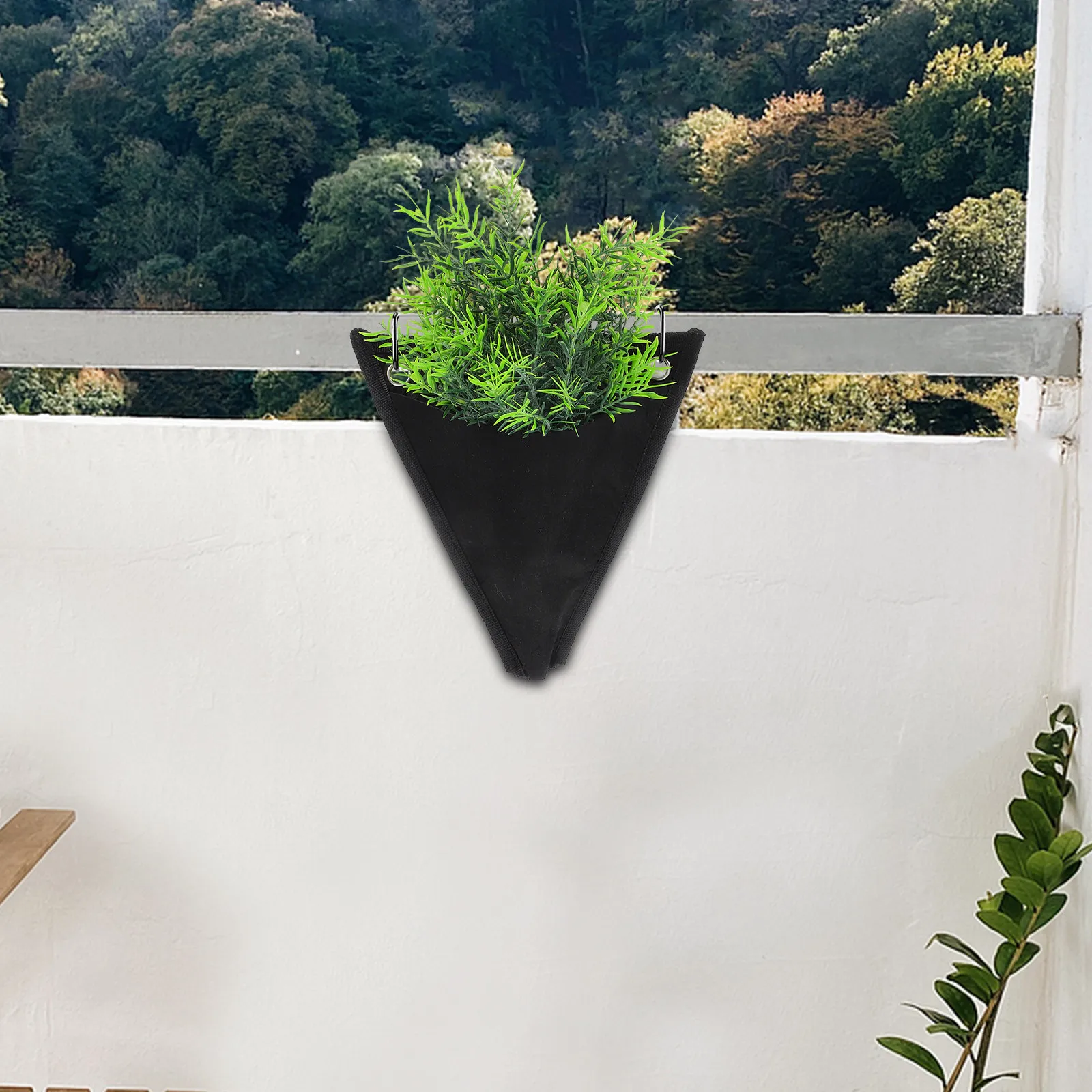 Triangular Wall-Mounted Hanging Flowerpot Black Space-Saving Vertical Planter for Balcony Patio Indoor Outdoor Gardening