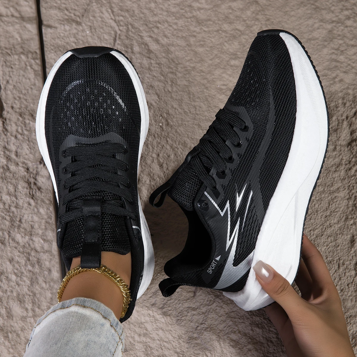 Women's Spring and Autumn Daily Fashion Versatile Lightweight Mesh Breathable Sports Shoes Carbon Plate Cushioning Marathon Racing Running Shoes