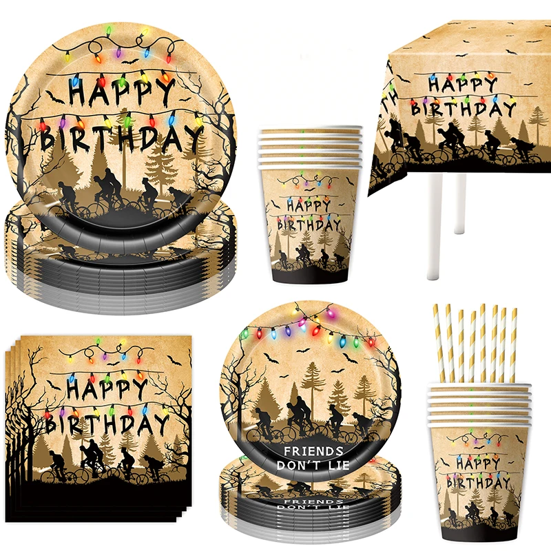 Stranger Birthday Party Dekorations- und Geschirrset „Welcome To The Other Side“ – Teller, Becher, Horror-Party-Zubehör, Geschenktüte, Hintergrund – Detail 3