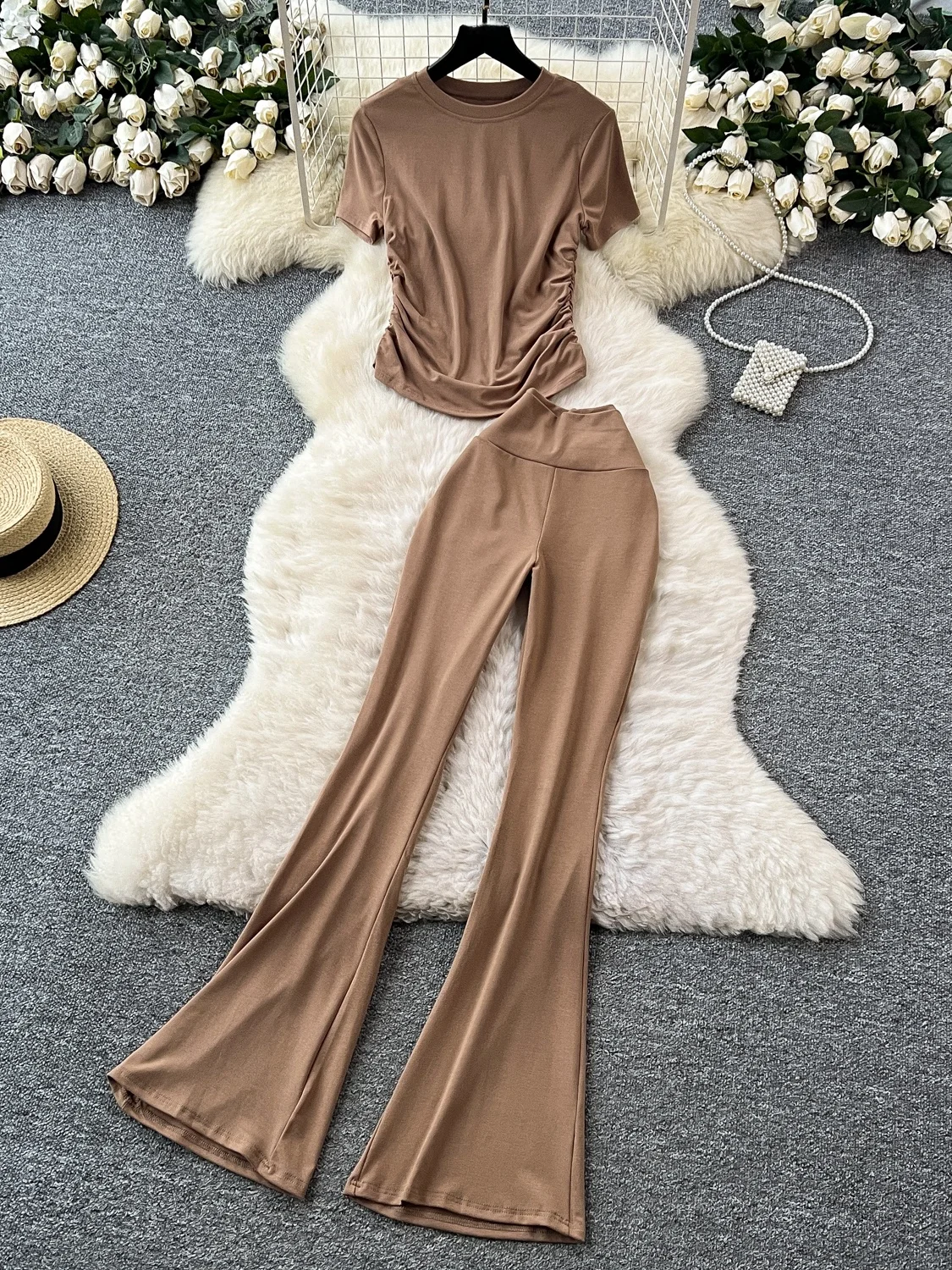 

Faionable Slim Fit round Ne ort Sve T-irt And High Waist Yoga Pants Women's Summer Design Sense Pleated Set