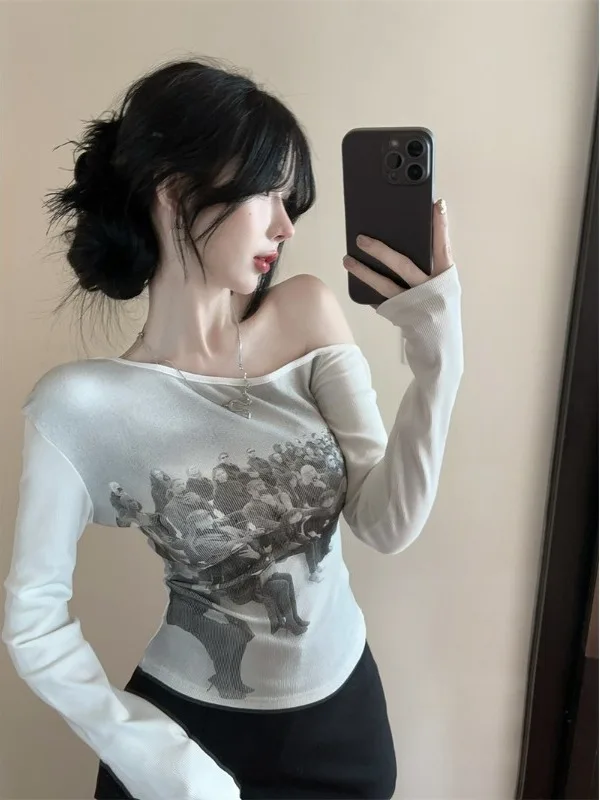 

Женская футболка с длинными рукавами и принтом в американском стиле ретро, осенне-зимний топ с открытыми плечами и боковым воротником, модная уличная одежда