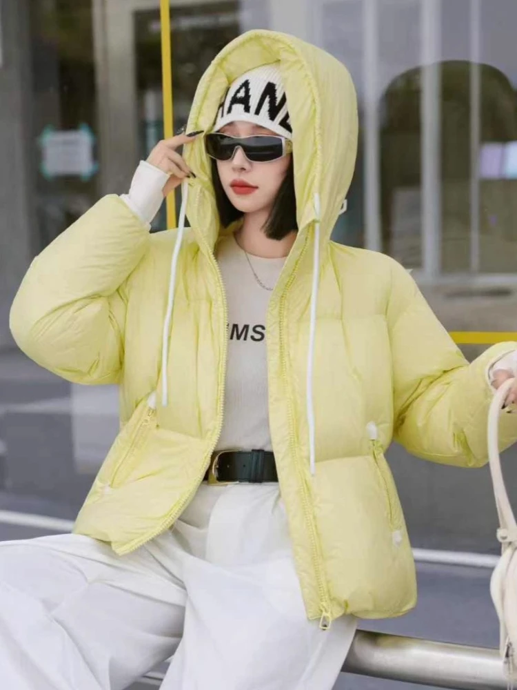 2025 جديد أسفل سترة 90 الأبيض بطة معطف منتفخ المرأة الشتاء مقنعين سميكة الدافئة بلون سترات قصيرة لملابس خارجية