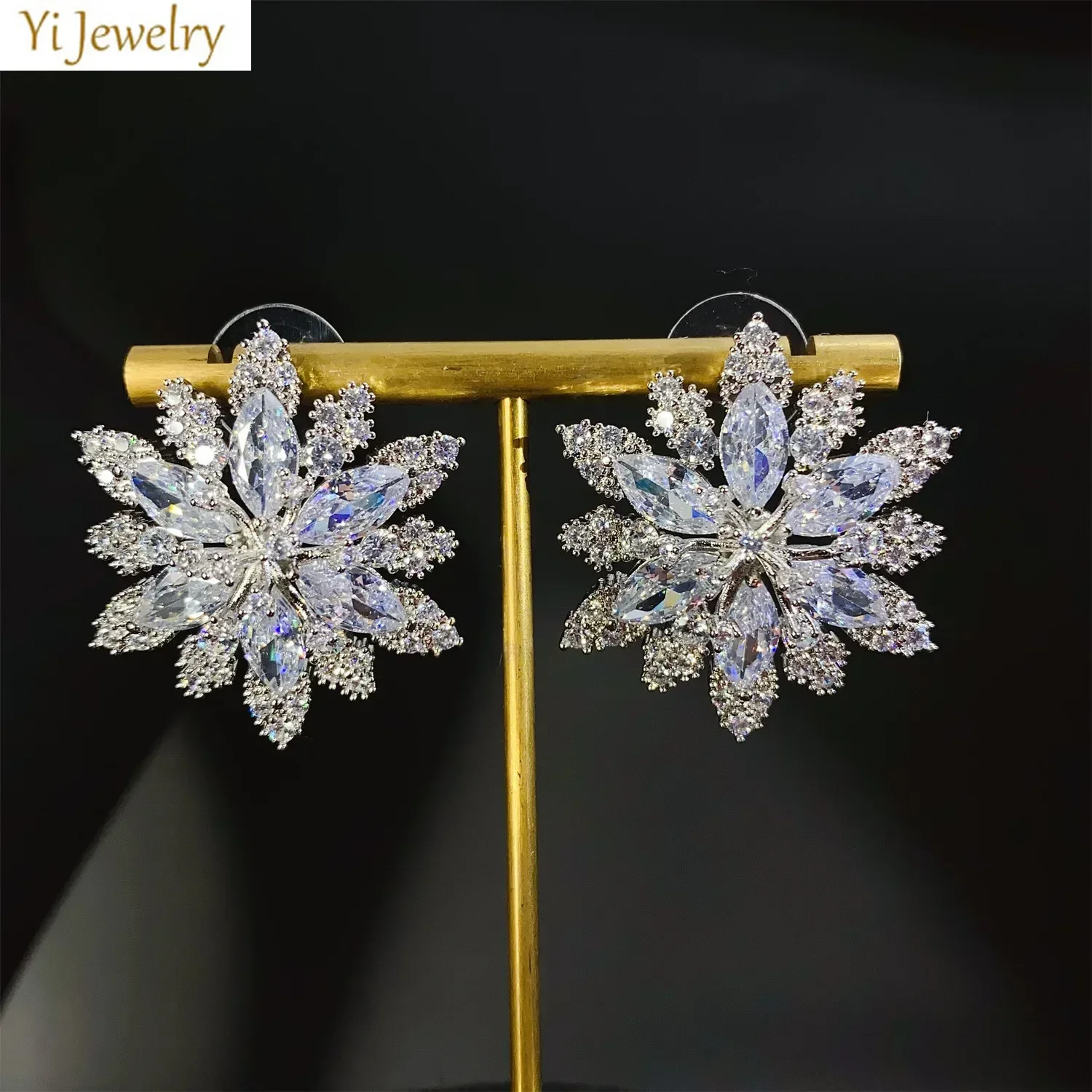 Sparkly Zirconia Flower Stud Earrings Silver Gold Color Luxury Jewelry for Wedding Evening Party Female Gift