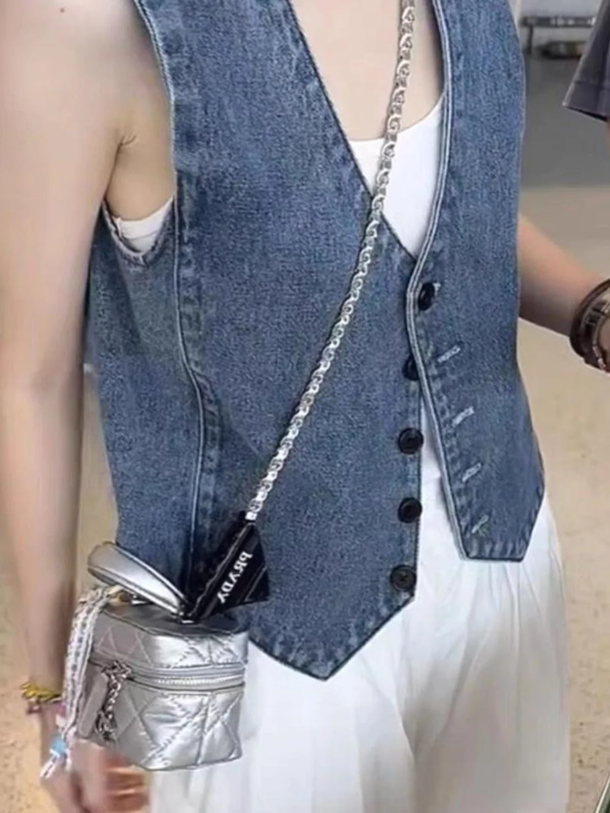 Korean Style Casual Denim Vest Top Women Summer Fashionable Loose Layered V-Neck Shoulder Pad Vest Short Length Single Button
