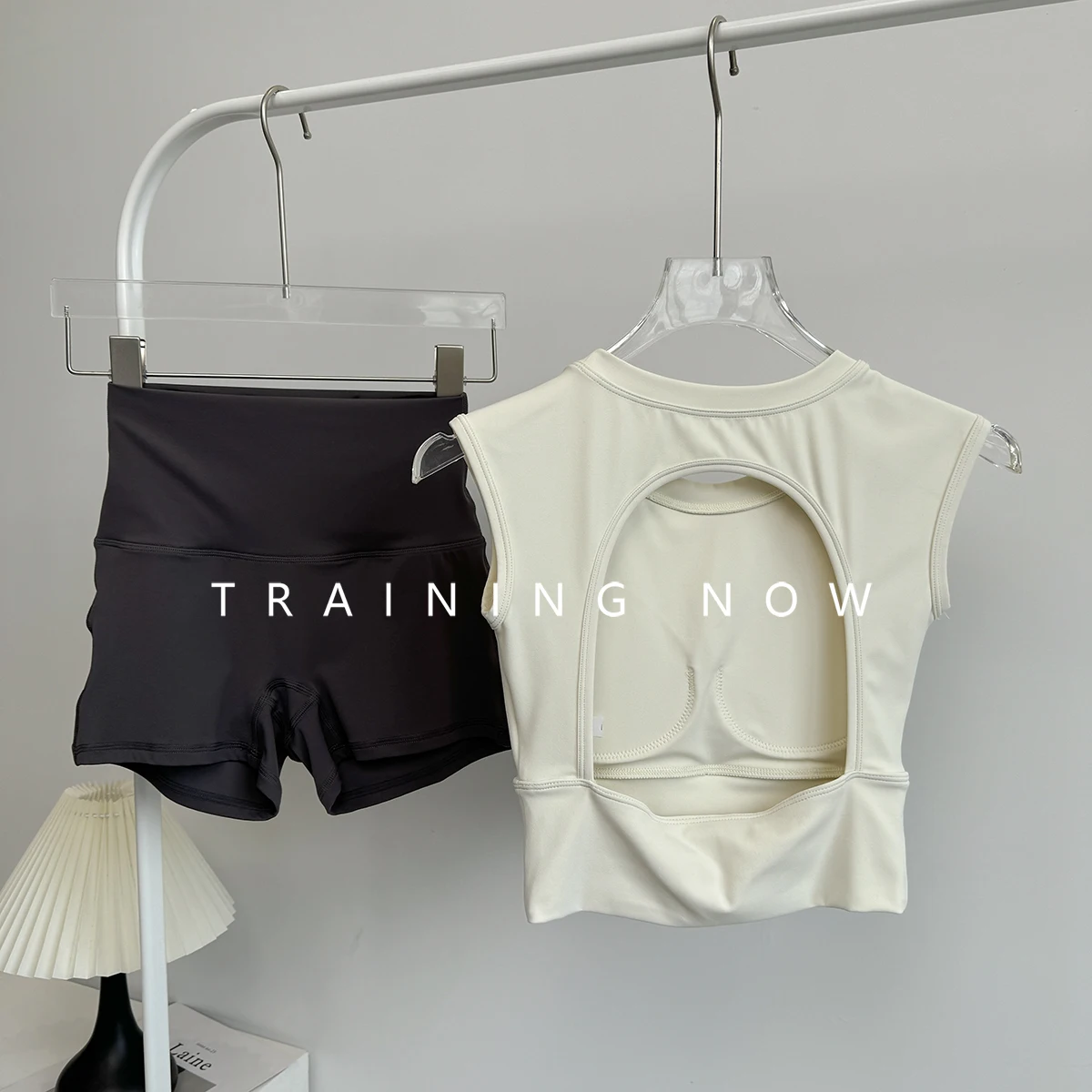 

Internet celebrity fashion sports suit for women in summer running breathable sexy beautiful back 2025 new yoga fitness