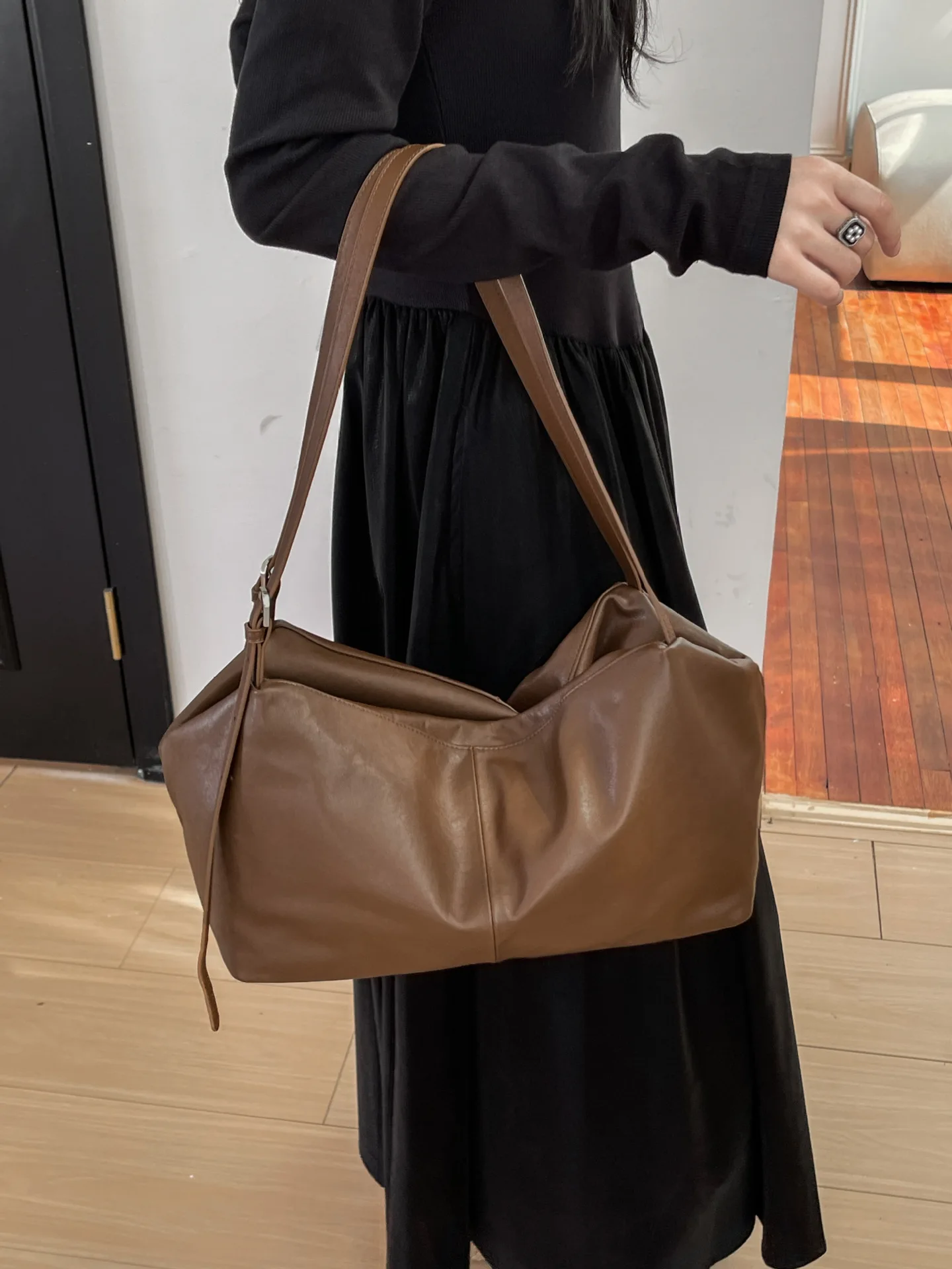 2024 New Fashionable Grain Leather High-end Tote Bag Large Capacity Single Shoulder Armpit Casual Women\'s Bag