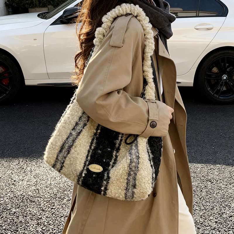 

Winter Plush Women's Tote Bags Leopard Print Large Capacity Students Commuting Shoulder Bag 2025 Fashion All-matched Handbags