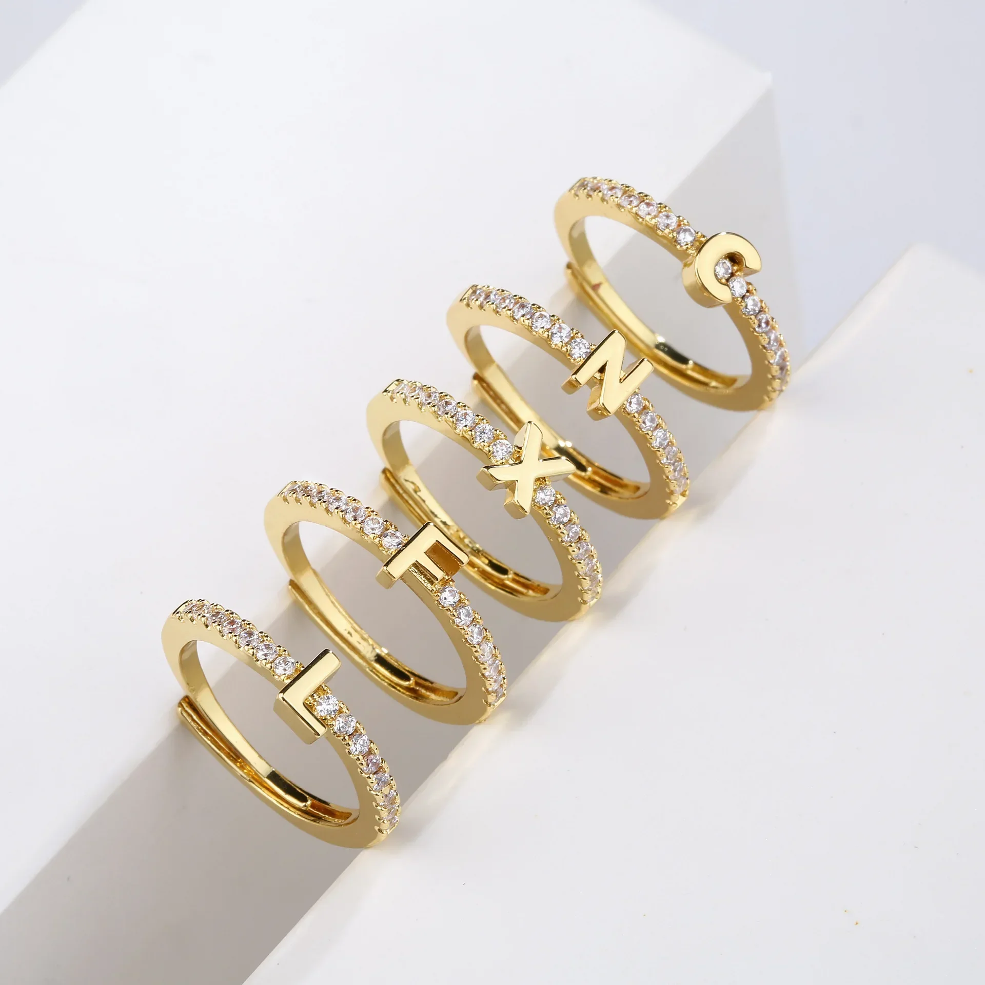 

2024 Fashion Gold Stackable 26 Letter Ring Adjustable Inlay Diamond Ring for Women Birthday Graduation Party Jewelry Gift