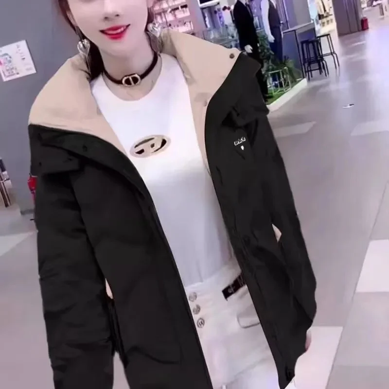 سترة نسائية شتوية جديدة لعام 2025 سترات قطنية فضفاضة وسميكة ودافئة مع قلنسوة معطف طويل غير رسمي ملابس خارجية مقاومة للماء