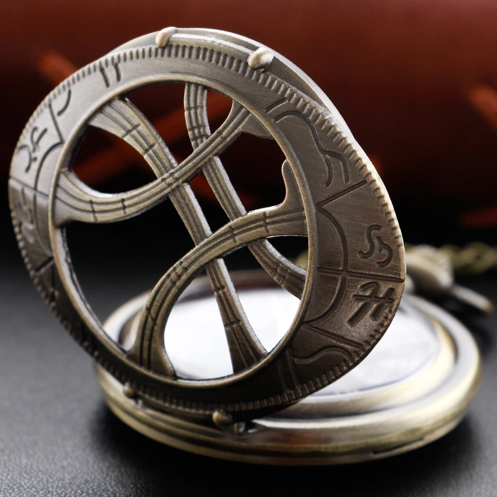 Vintage Bronze Eye Round Case Shape Quartz Pocket Watch Jewelry Pendant Necklace Chain Gifts for Men Women