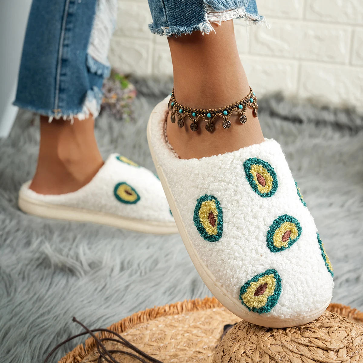 شباشب بناتي كاجوال لغرفة النوم شتوية لطيفة بنمط الأفوكادو داخلي مريح دافئ ناعم مثير للاهتمام من القطيفة الفاكهة أحذية منزلية للنساء