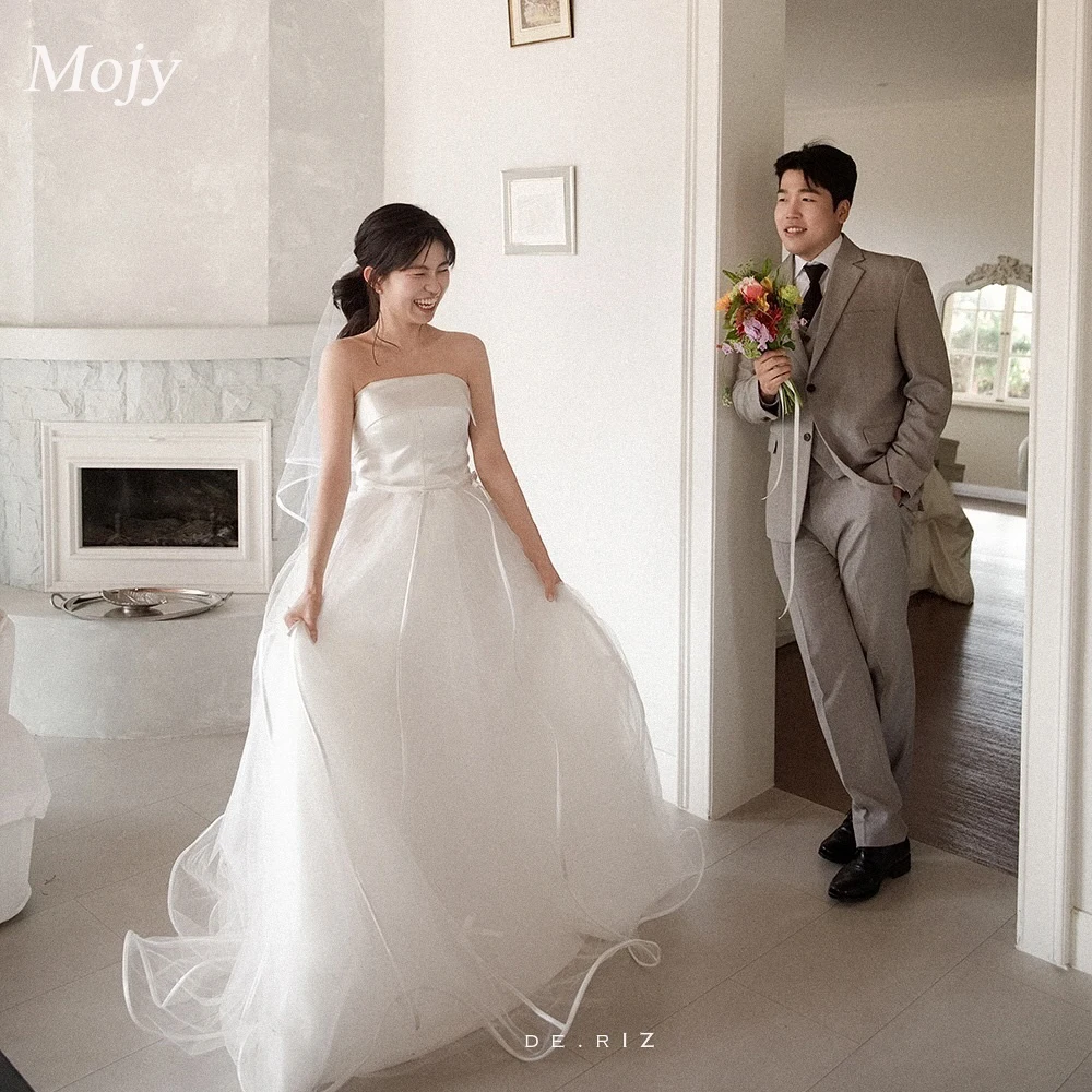 

Mojy Simple A line Tulle With Shawl Korea Wedding Dress Photo Shoot Strapless Sleeveless Floor Length Bridal Gown Customized
