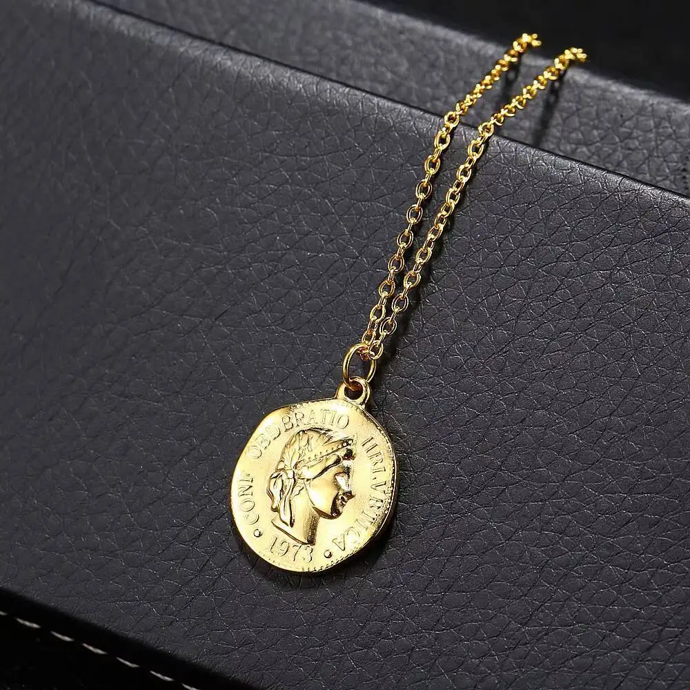 Queen Elizabeth Portrait Necklace Head Coin Pendant Round Circle Disk Dainty Minimalist Necklace for Women In Stainless Steel