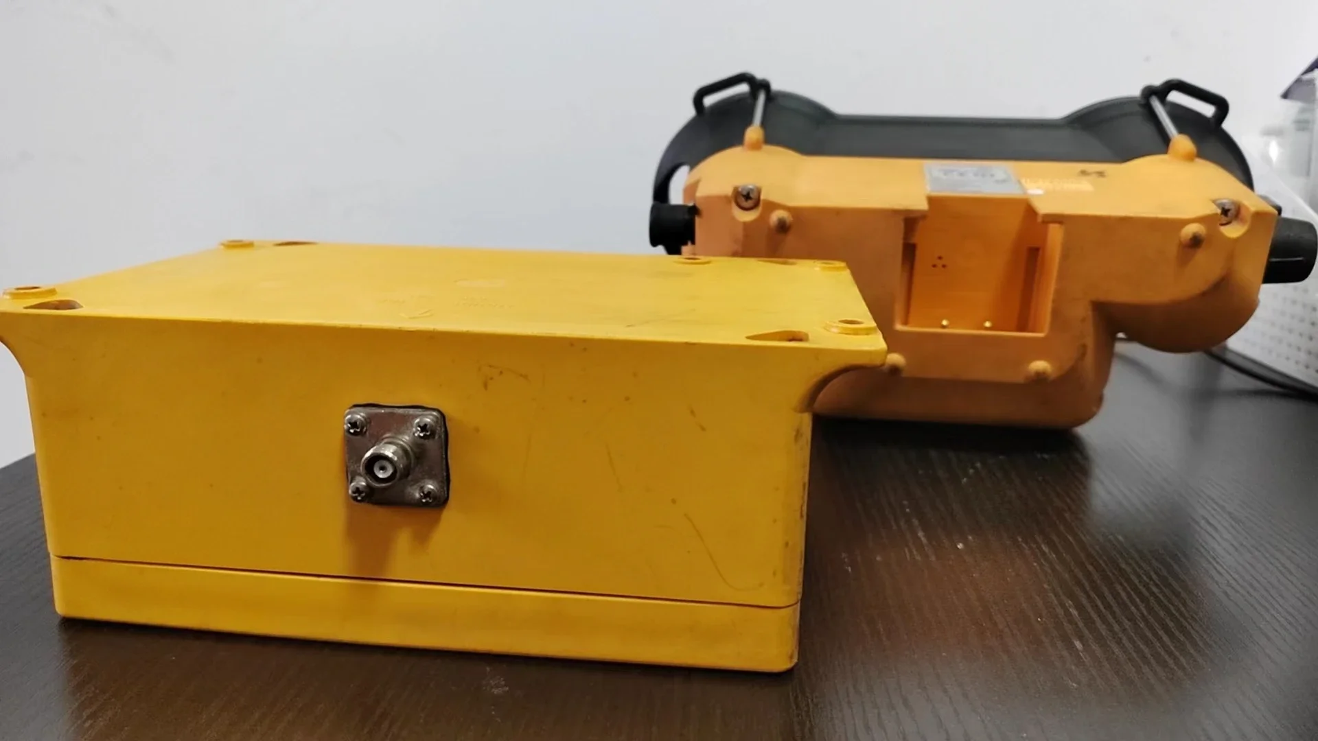 جهاز تحكم عن بعد مستعمل من هيترونيك Nova-XL 434 لمضخة الخرسانة Cifa