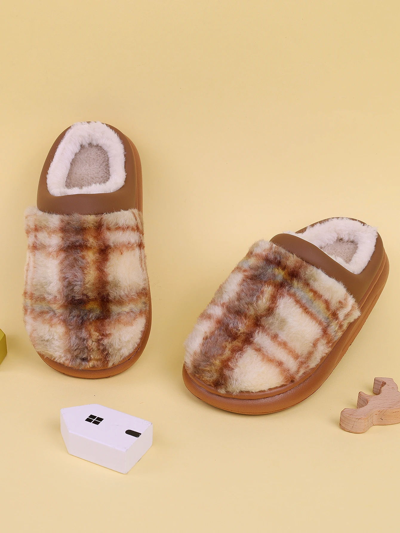 

Children's Winter 2025 New Cotton Slippers Indoor Home Non-Slip Plush Comfortable Warm Thick-Soled Fleece-Lined Retro Cotton Slippers