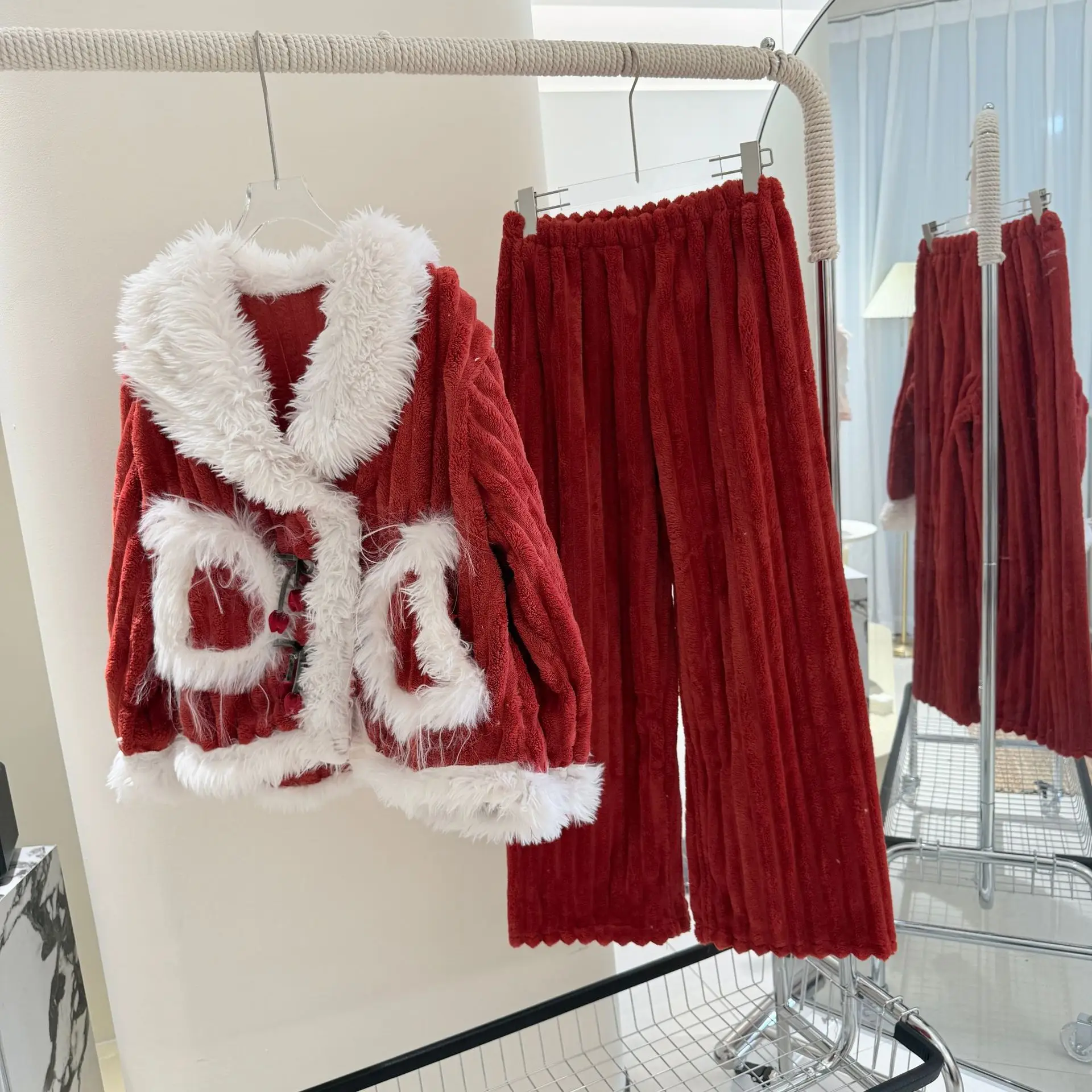 

Luxury Red Christmas Winter Fleece Pajamas for Women Thicken Woman Soft Sleepwear Warm Velvet Cardigan Homewear Fluffy Nightwear