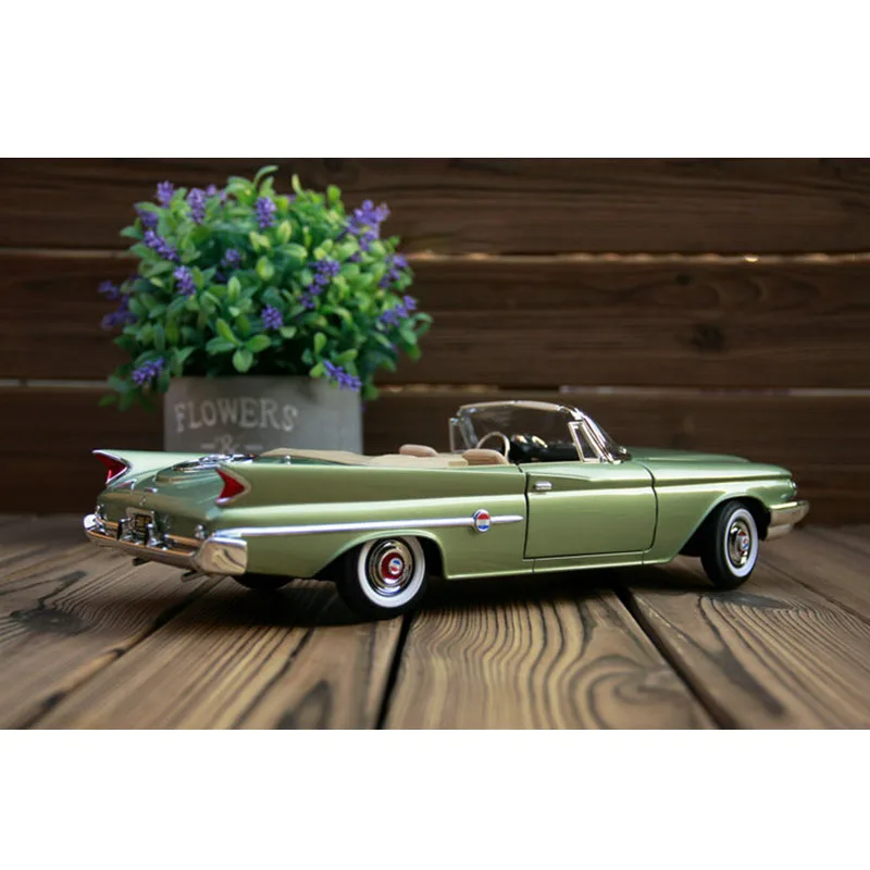 Diecast 1/18 for 1960 Chrysler 300F Classic Vintage Metal Alloy Replica Model Toys Car For Collections