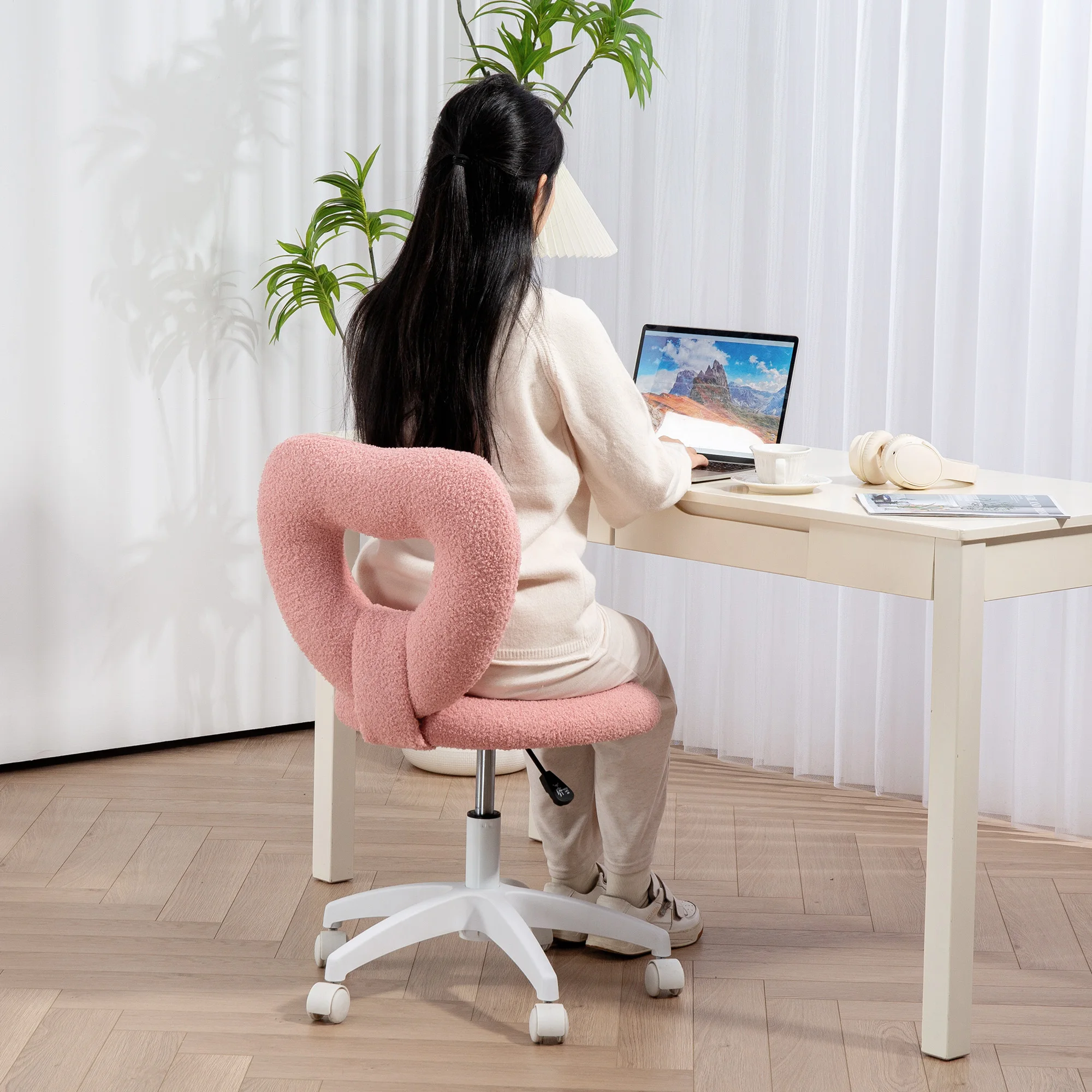 Armless 电脑桌椅, Office Task Chair, Teddy Fleece Heart Makeup Vanity Chair with Swivel Wheels, Pink