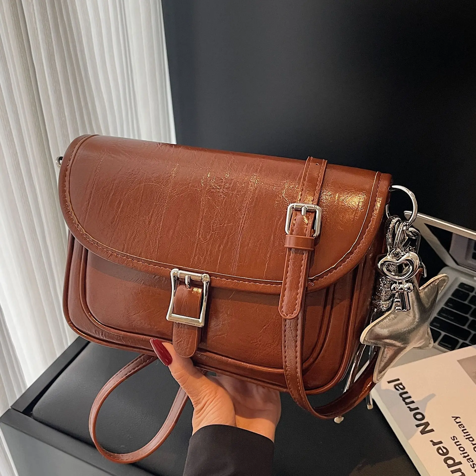 

Retro Commuter Small Square Bags for Women Classic Red PU Leather Flap Crossbody Bag Autumn New Female Satchels