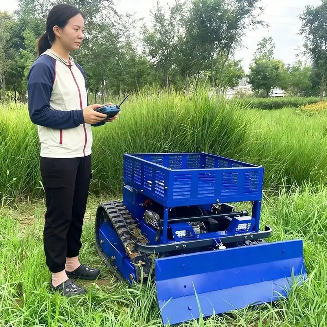 

Customized NEW industrial grade storage rack lawn mower, remote control cordless power lawn mower for garden farms