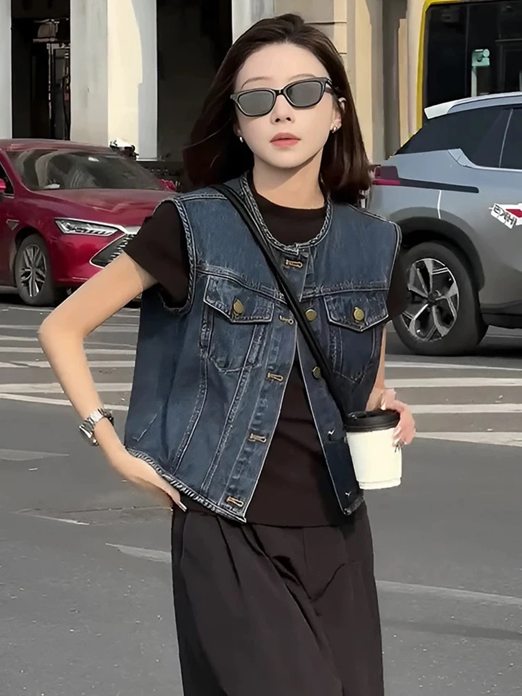 

Элегантный летний джинсовый жакет на одной пуговице с открытыми плечами, без рукавов, омолаживающий дизайн, повседневный стиль, корейская версия