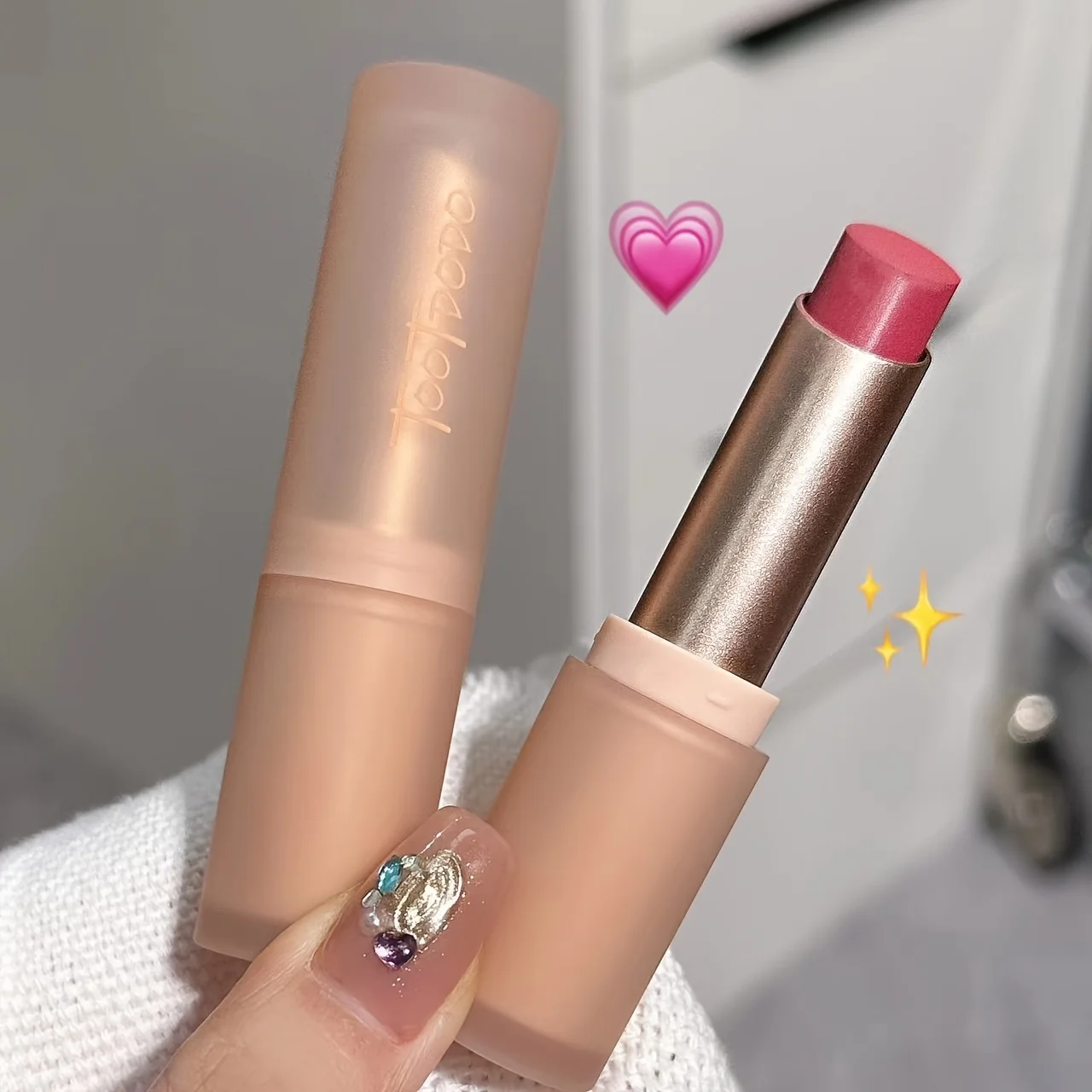 6-color Matte Velvet Mist Lipstick, Air Dimming Velvet Mist Lipstick Lift Long-lasting waterproof non-stick cup Soft Mist matte