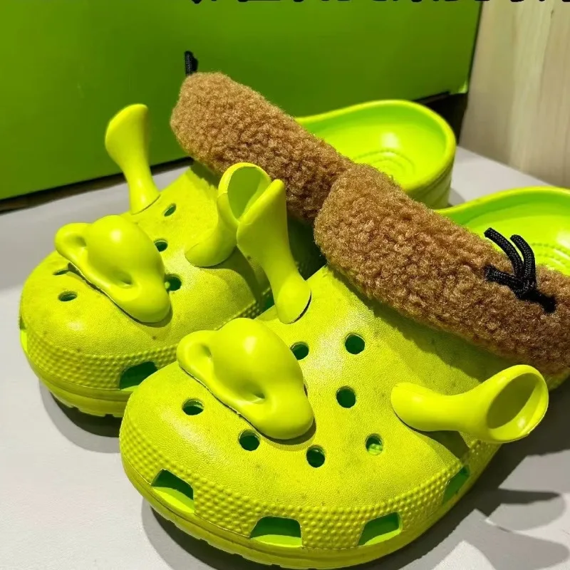 

Новые летние уличные повседневные пляжные туфли Shrek с перфорацией, нескользящие, дышащие, удобные сандалии-шлепанцы для повседневного использования